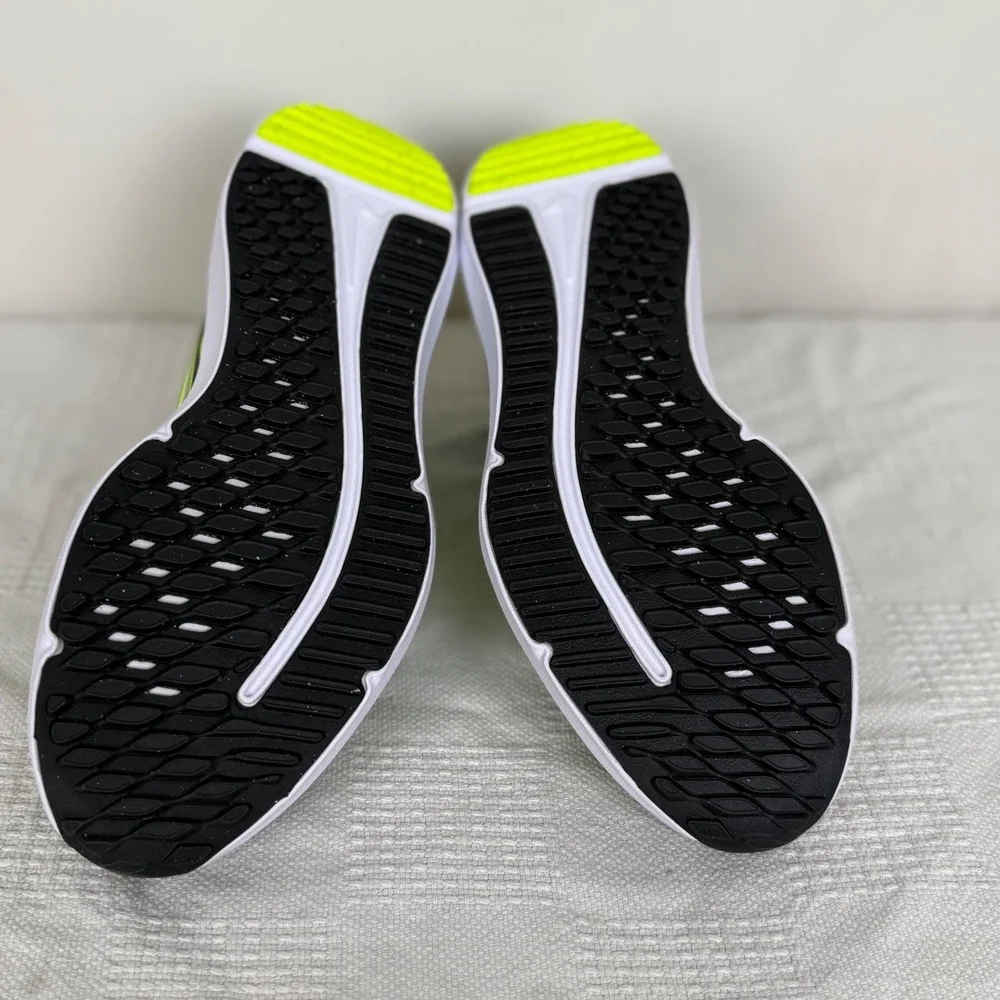 Nike Cosmic Runner GS Youth Size 5Y Black Volt Running Shoes HM4402-005